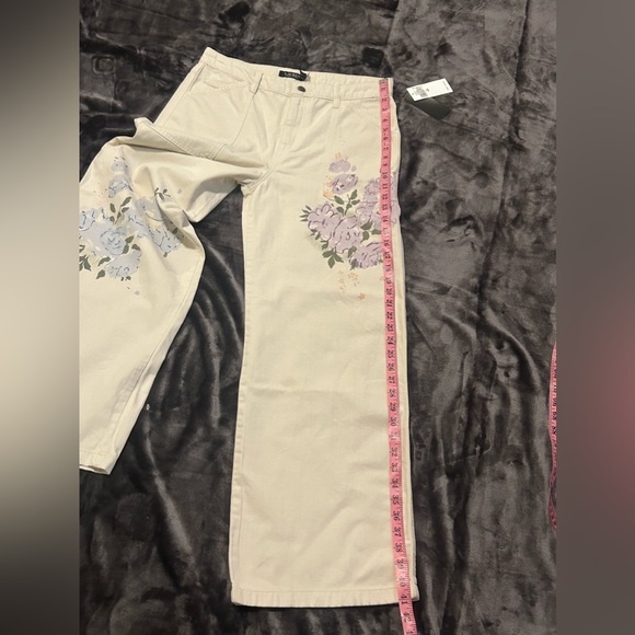 Lauren Ralph Lauren
Petite Floral High Rise Wide Leg Jeans size 10P - Picture 16 of 16